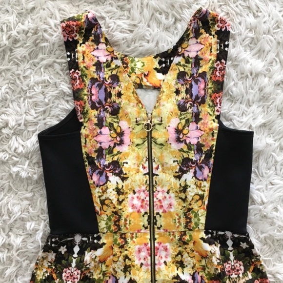 DONNA MORGAN | Black & Gold Floral Dress - Picture 4 of 4